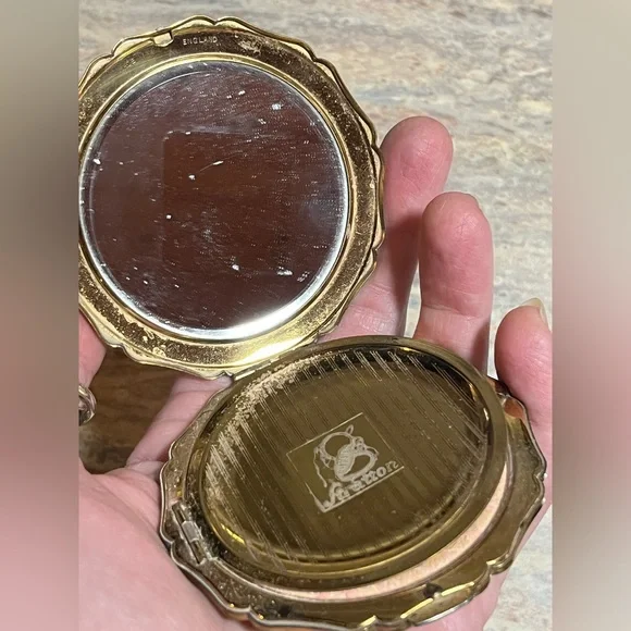 Vintage Stratton Romantic Sermon Makeup Compact - Picture 11 of 13